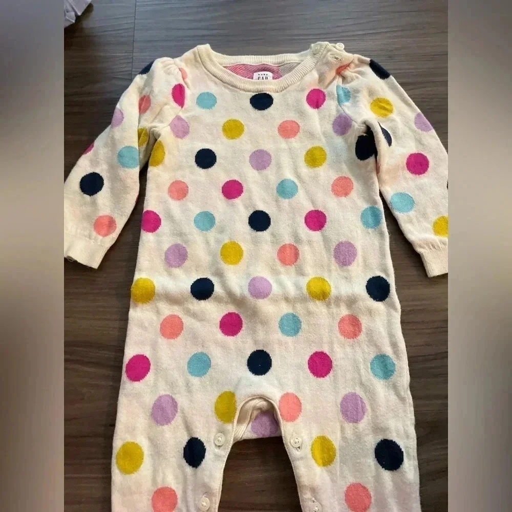 Gap baby long sleeve fleece polka dot footsie sleeper size 6-12 months